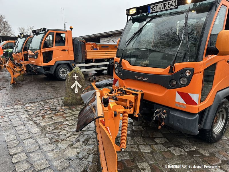Für den Winterdienst auf den Gehwegen in der Hansestadt Stralsund einsatzbereit Für den Winterdienst auf den Gehwegen in der Hansestadt Stralsund einsatzbereit